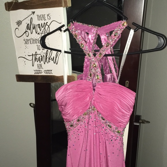 💗 Gorgeous pink Embellished Gown - Picture 2 of 6